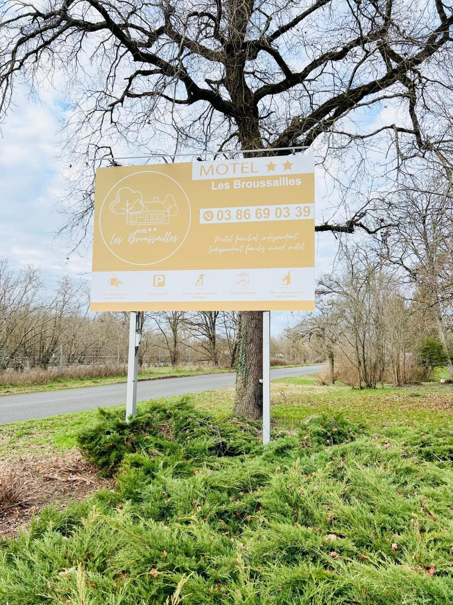 Motel Les Broussailles Mesves-sur-Loire Exterior foto