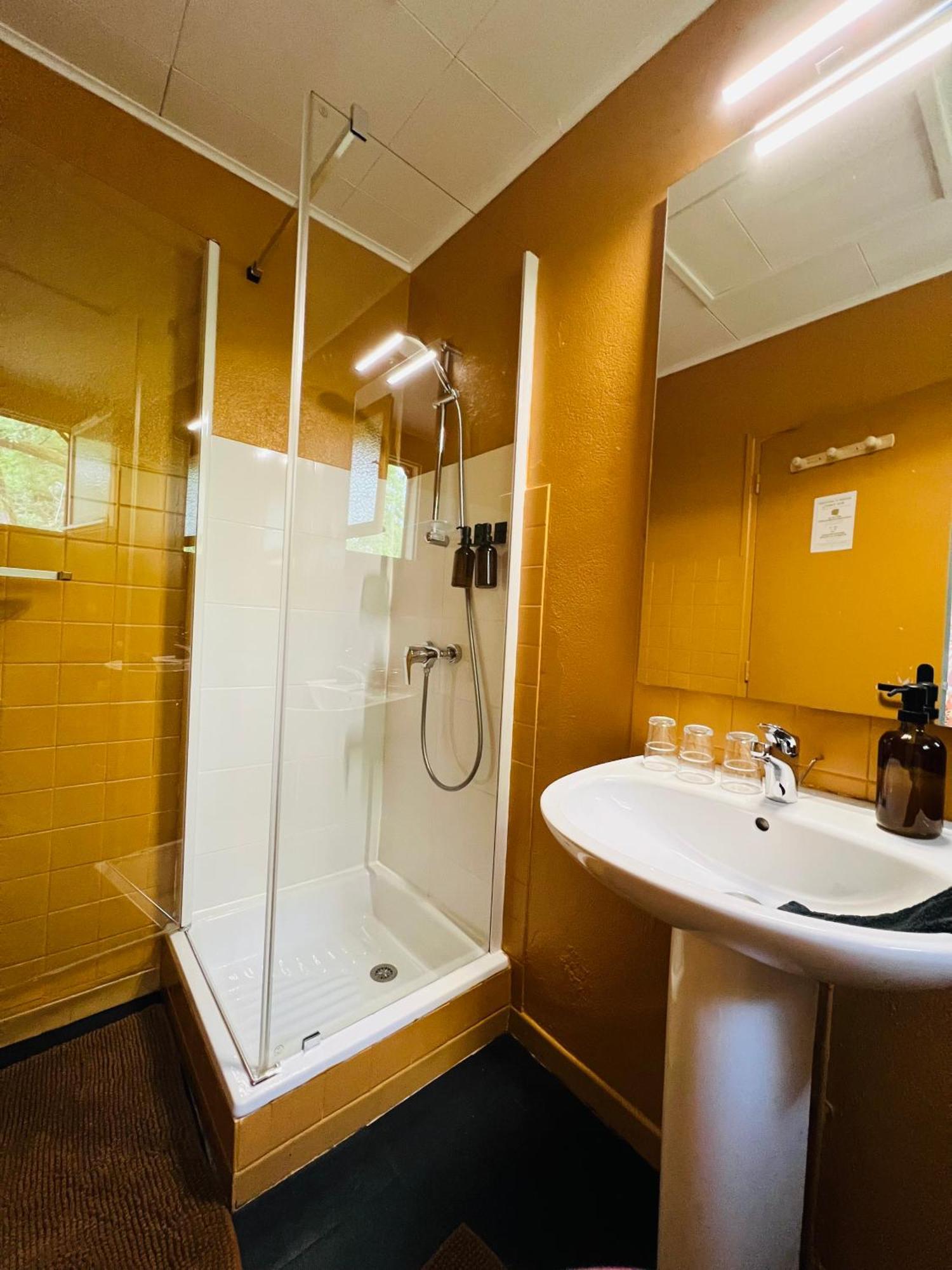 Motel Les Broussailles Mesves-sur-Loire Exterior foto